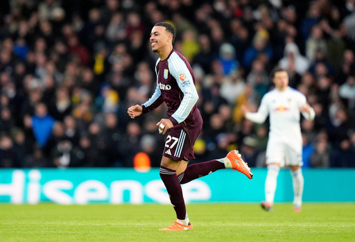 Doblete de Rogers ayuda al Aston Villa a vencer 2-1 al Leeds en la Liga Premier