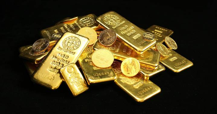 Gold, Silver Snap Losing Streak As Traders Buy The Dip Ahead Of Fed Minutes