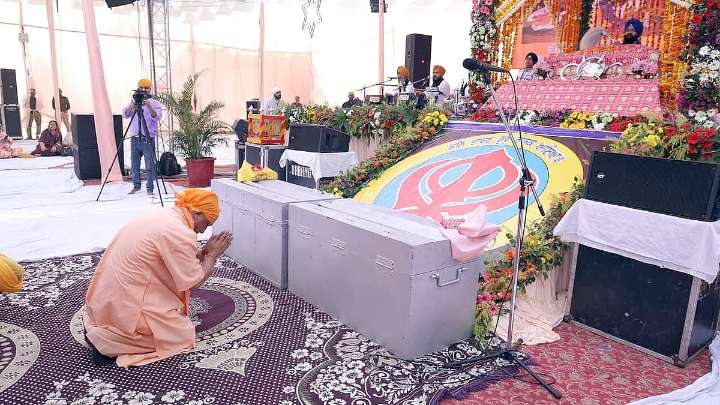 UP CM Yogi Adityanath Pays Tribute To Guru Nanak Dev Ji On 556th Prakash Parv In Lucknow