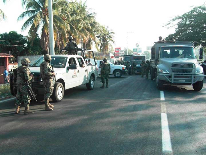 Marina detiene a 54 infractores de la ley en Manzanillo