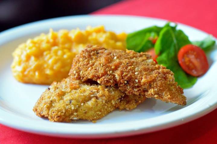 La milanesa consolida su reinado entre las opciones con pollo en la mesa argentina