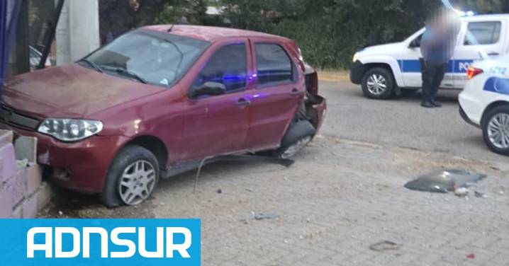 Un Fiat Palio chocó contra una vivienda en Comodoro: el conductor tenía alcoholemia positiva y el auto había sido sustraído