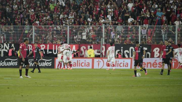 En vivo: Newell's busca el empate con más ganas que fútbol y sigue perdiendo 1 a 0 con Unión