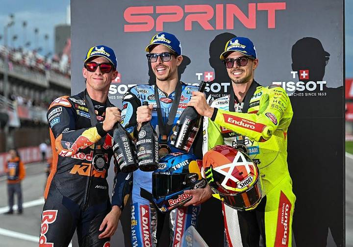 Álex Márquez le gana el último sprint a Pedro Acosta