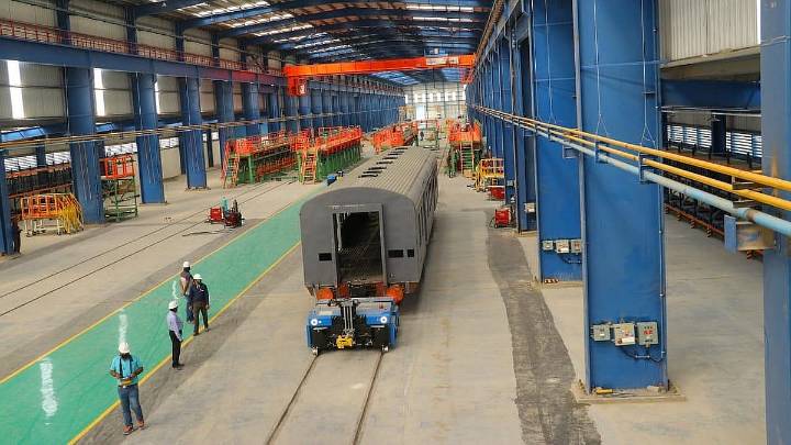 Latur: Youths Allege Bias In Rail Coach Factory Recruitment, Plan 10,000 Letters To CM Devendra Fadnavis