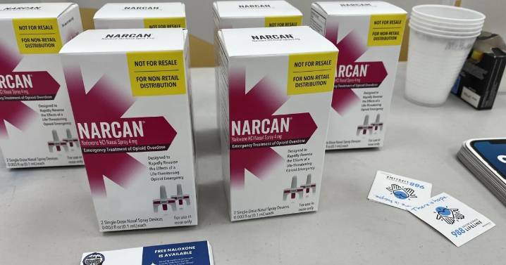Forsyth NC health educators teach teens to use Narcan