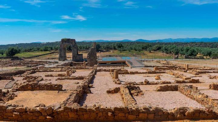 Las Jornadas de Patrimonio en Extremadura ofrecen el fin de semana visitas guiadas a Cáparra y a pueblos de colonización
