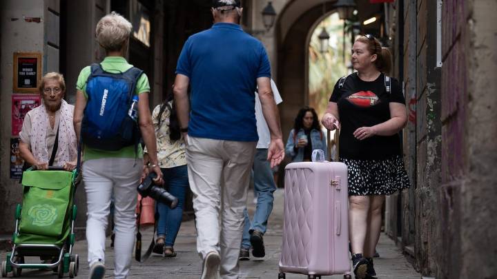 Una chica inglesa que vive en Barcelona aconseja a los turistas en Cataluña: “No aprendas castellano”