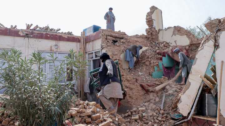 Afganistán: 27 muertos y 956 heridos por un terremoto
