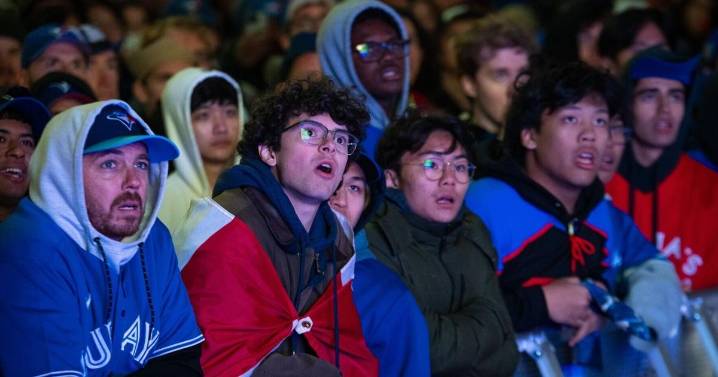 It's a full house at Nathan Phillips Square