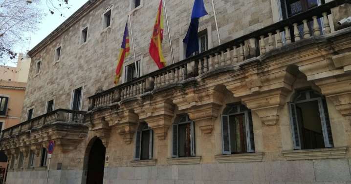 Piden 27 años de prisión por matar con 66 puñaladas a su pareja mientras iban en un coche con su hija