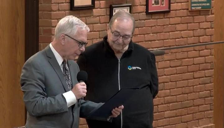 Mayor honors Bob Thompson for his contributions to Medina