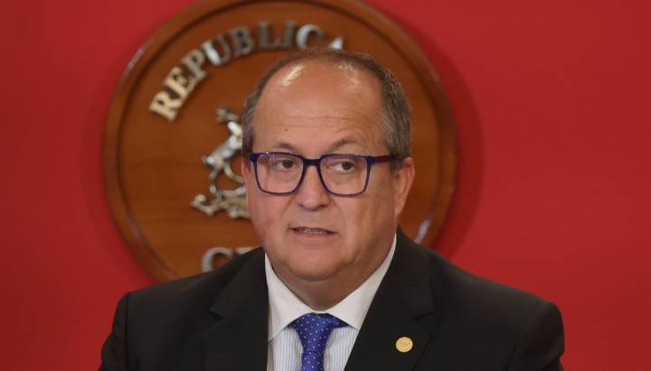 Fiscal Nacional dice que "no es necesaria" una investigación particular contra el ministro Simpertigue por el caso "Muñeca Bielorrusa"