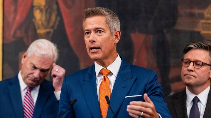 Don’t wear PJs: Transportation Secretary calls for civility amid holiday air travel surge