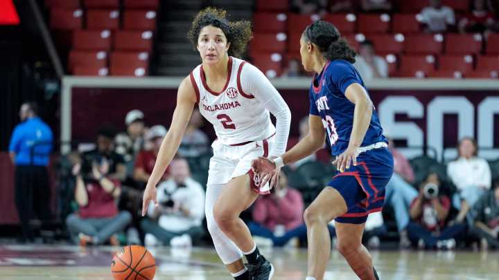 WATCH: Lubbock native Aaliyah Chavez sinks half