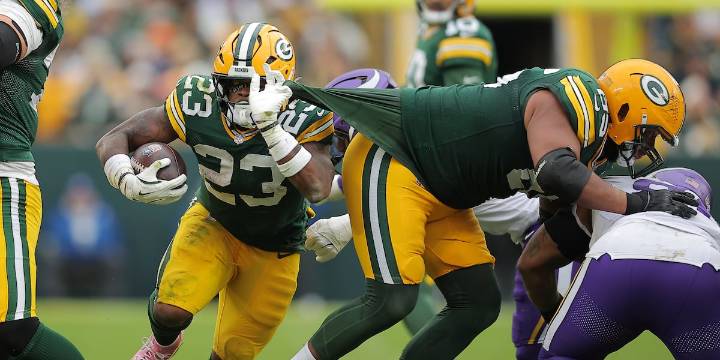 Career day for Emanuel Wilson, stifling defense help Packers shut down Vikings 23