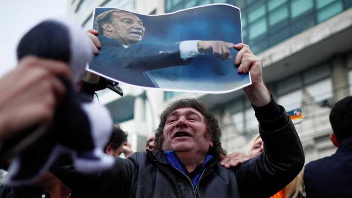 Tras la apertura de expediente de la AFA, Milei apoyó a Estudiantes