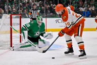 NHL roundup: High-flying Ducks win fifth straight
