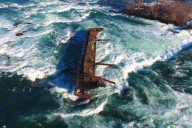 Famous shipwreck teetering above Niagara Falls shifts closer to its end
