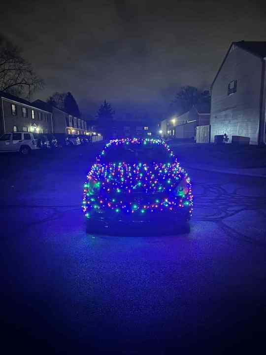 Kettering Fairmont student decorates car with 375 ft of holiday lights