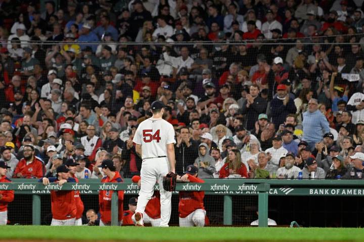 Red Sox do not extend qualifying offer to starter Lucas Giolito