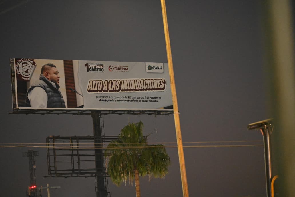 Viola Tony Castro la ley; excede tiempo de promoción de su informe