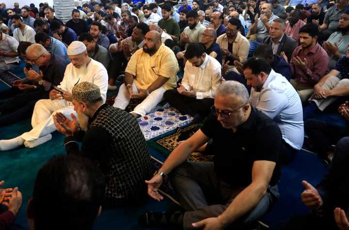 No es un rezo musulmán en Nueva York tras la elección de Mamdani, es Ramadán en 2024