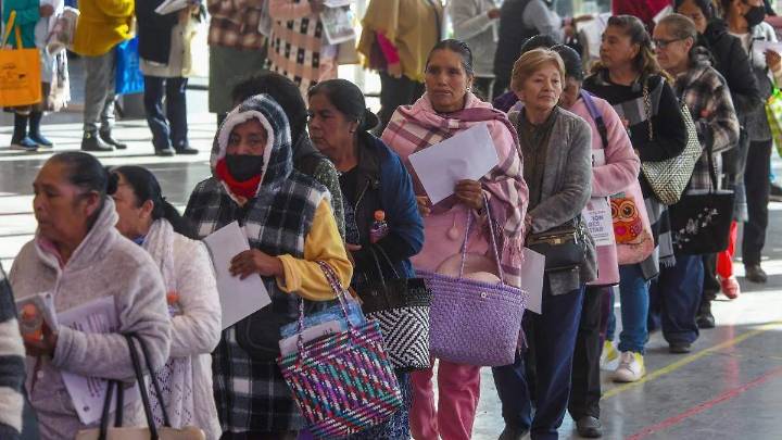 Anuncia último pago de la pensión del bienestar para 2025, conoce las sedes para cobrarlo en Puebla