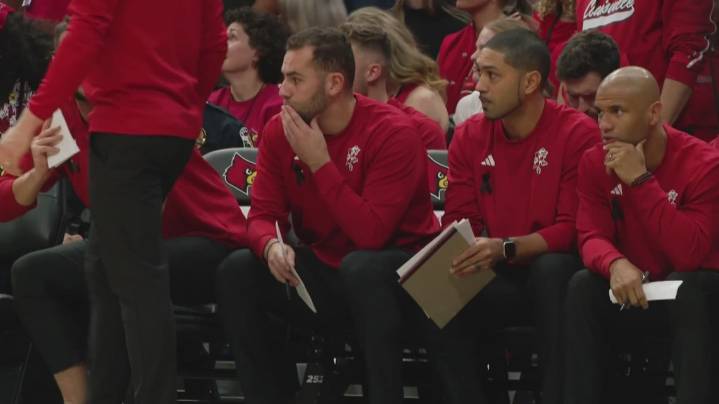 Fans show unity amid rivalry at UofL vs UK college basketball game, remembering UPS crash victims