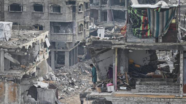 Israel bombardea por tierra, mar y aire el norte y el sur de Gaza pese al alto el fuego aún vigente