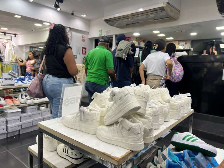 Padres esperan aguinaldos y bonificaciones para comprar los estrenos de sus chamos