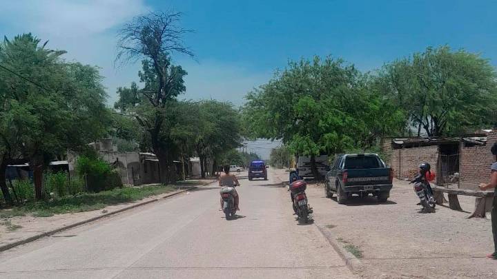 Un motociclista resultó herido tras ser golpeado por cables que se desprendieron…