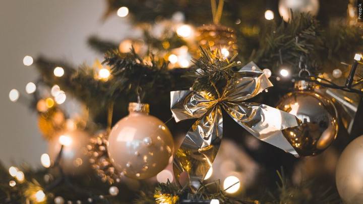 First Lady Invites Local Artisans to Help Decorate the Governor’s Mansion Christmas Tree