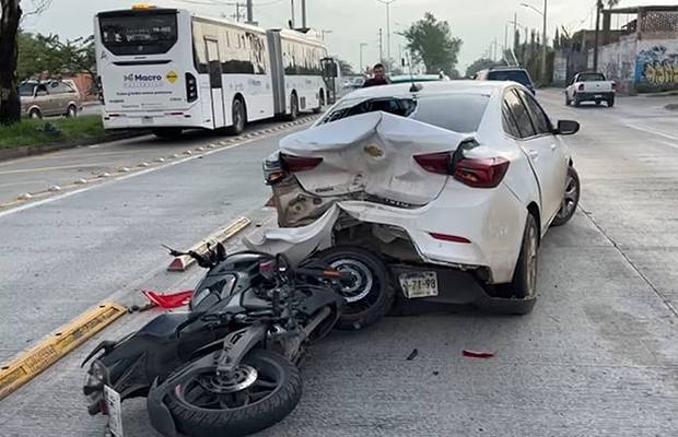 Motorizado murió al chocar contra vehículo en la avenida José Casanova Godoy de Maracay