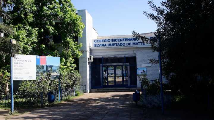 Directores advierten que recorte fiscal para Liceos Bicentenarios "amenaza" su continuidad