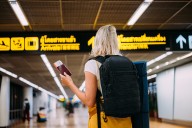 US raises fee for tourist visas to $435 from $185