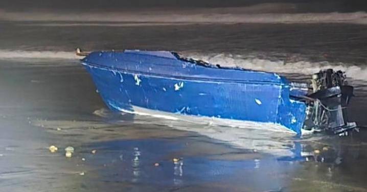 4 dead after wooden boat believed to be ferrying migrants into US capsizes off San Diego