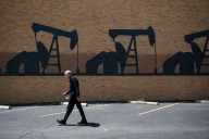 Shale rigs idle, layoffs rise as $60 oil tests resilience of Permian