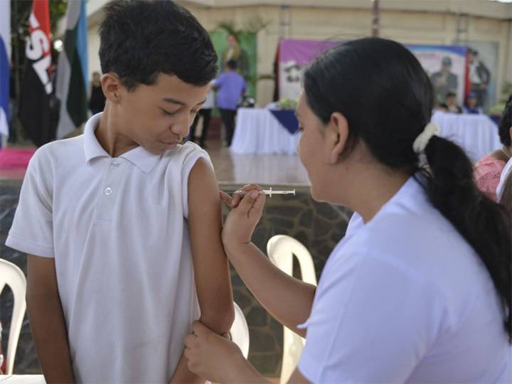 Nicaragua registra más de 220 mil niños vacunados contra el VPH