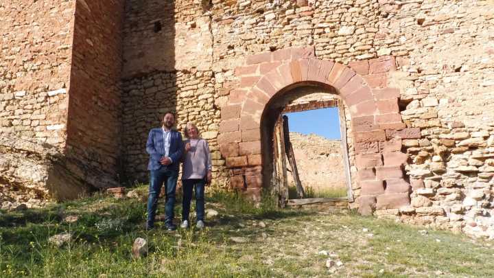 El PSOE pide ayudas para restaurar el Castillo de Torre de Arcas y "evitar su derrumbe"