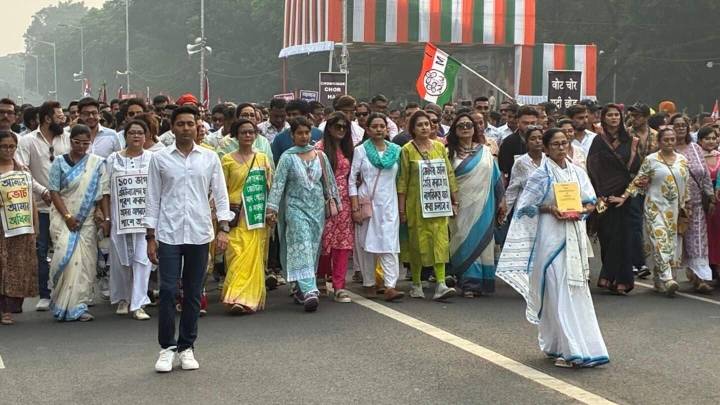 Mamata Banerjee leads protest march against electoral rolls revision