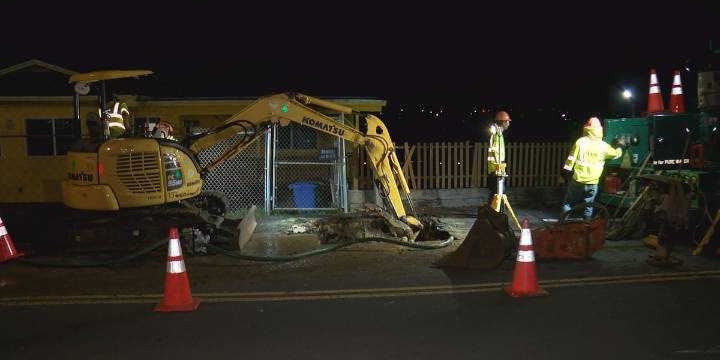 Lane closed as crews repair 16-inch water main break in Windward Oahu