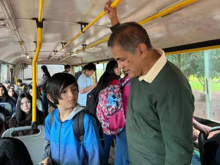 Intendente de Esperanza destaca la experiencia positiva del transporte urbano municipal