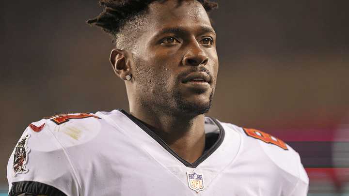 Former NFL star Antonio Brown in custody, four months after allegedly shooting into Miami crowd