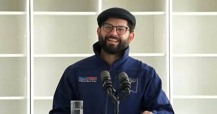 La emoción de Boric al ver a su pareja y a su hija en medio de una actividad presidencial