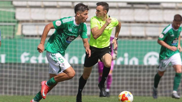 Jairo Noriega no encuentra su magia en el Racing de Ferrol