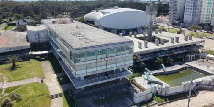 El imponente casino abandonado en Necochea tasado en USD 9 millones y los motivos de su ocaso: “Se desoyó la geografía local”