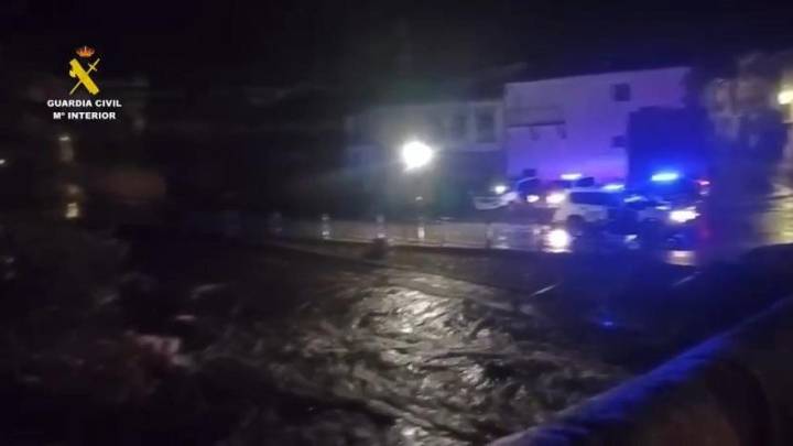 VÍDEO | La borrasca Claudia deja un matrimonio evacuado en Navaluenga y daños materiales en El Barco de Ávila