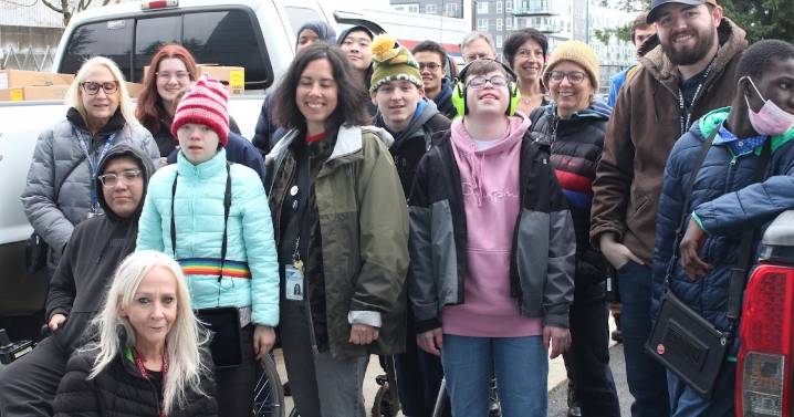 Shorewood PALS Club and Life Skills Program donates 1,590 pounds of food to Hopelink