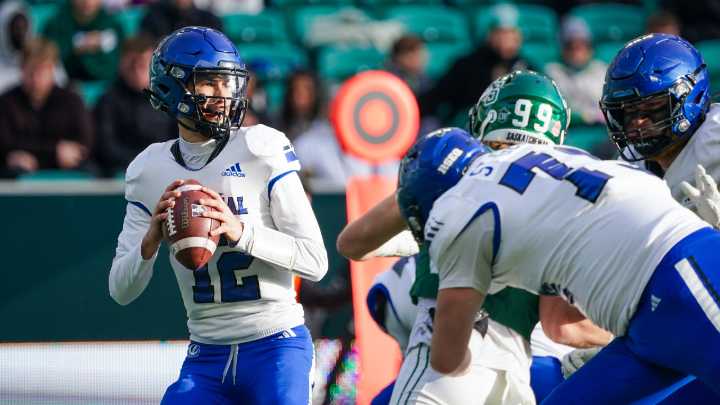 Montreal Carabins top Saskatchewan Huskies to win 2025 Vanier Cup